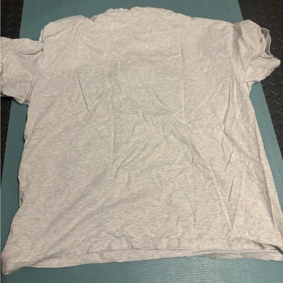 White Fox Boutique Gray Tee with Green Print size small - Picture 2 of 3